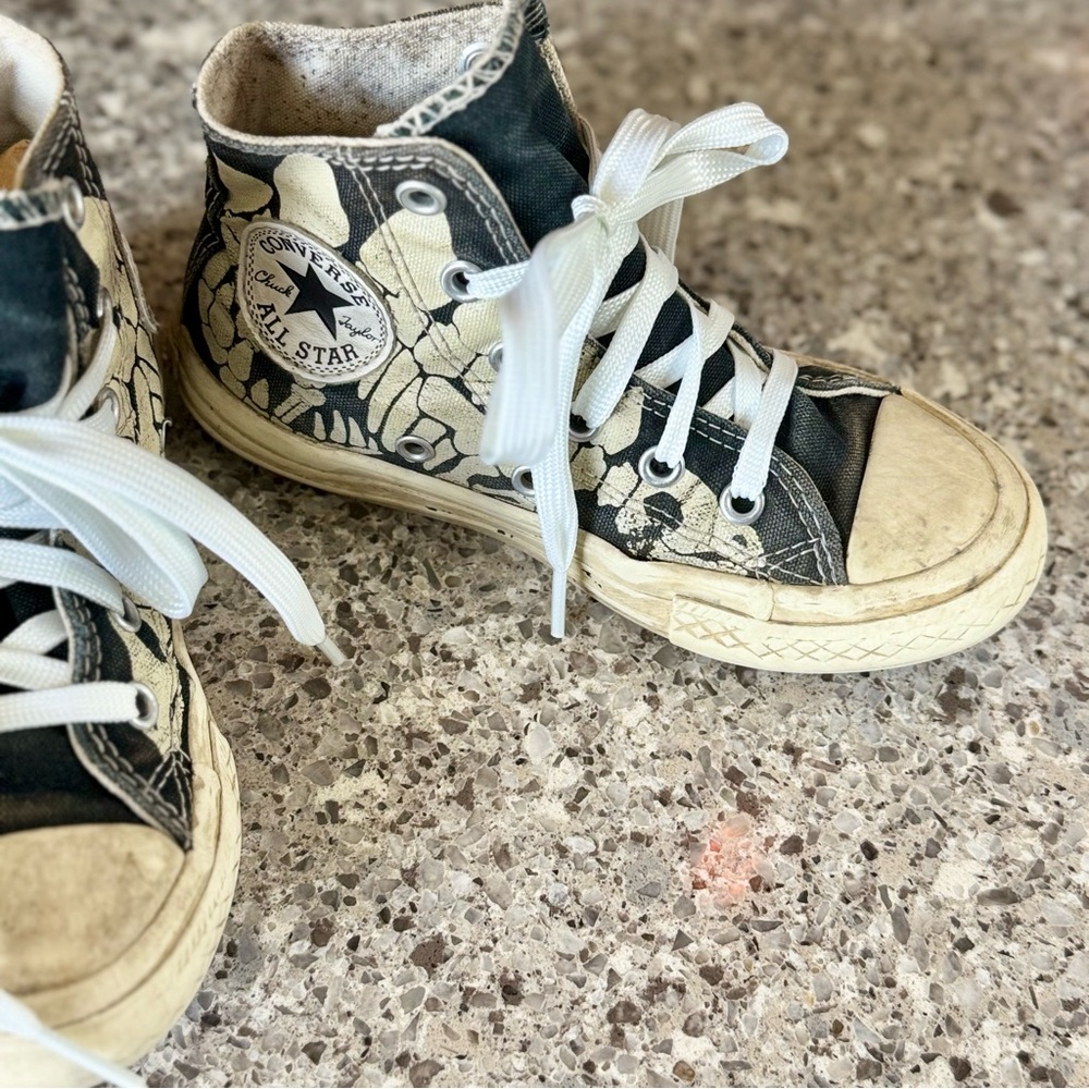 Converse Kids l High-Top T-Rex Sneakers l Size:11C - Picture 4 of 11